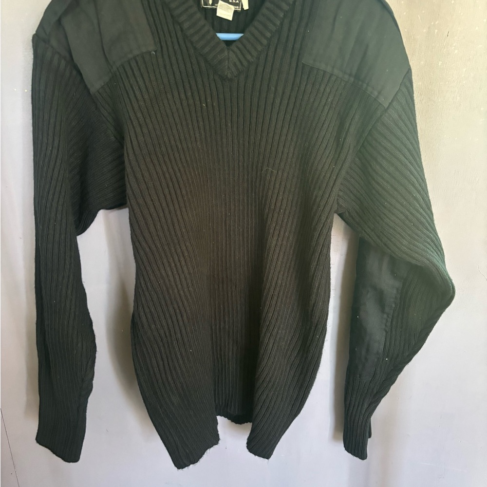 Ribbed V-Neck Men's Sweater - Black tactical